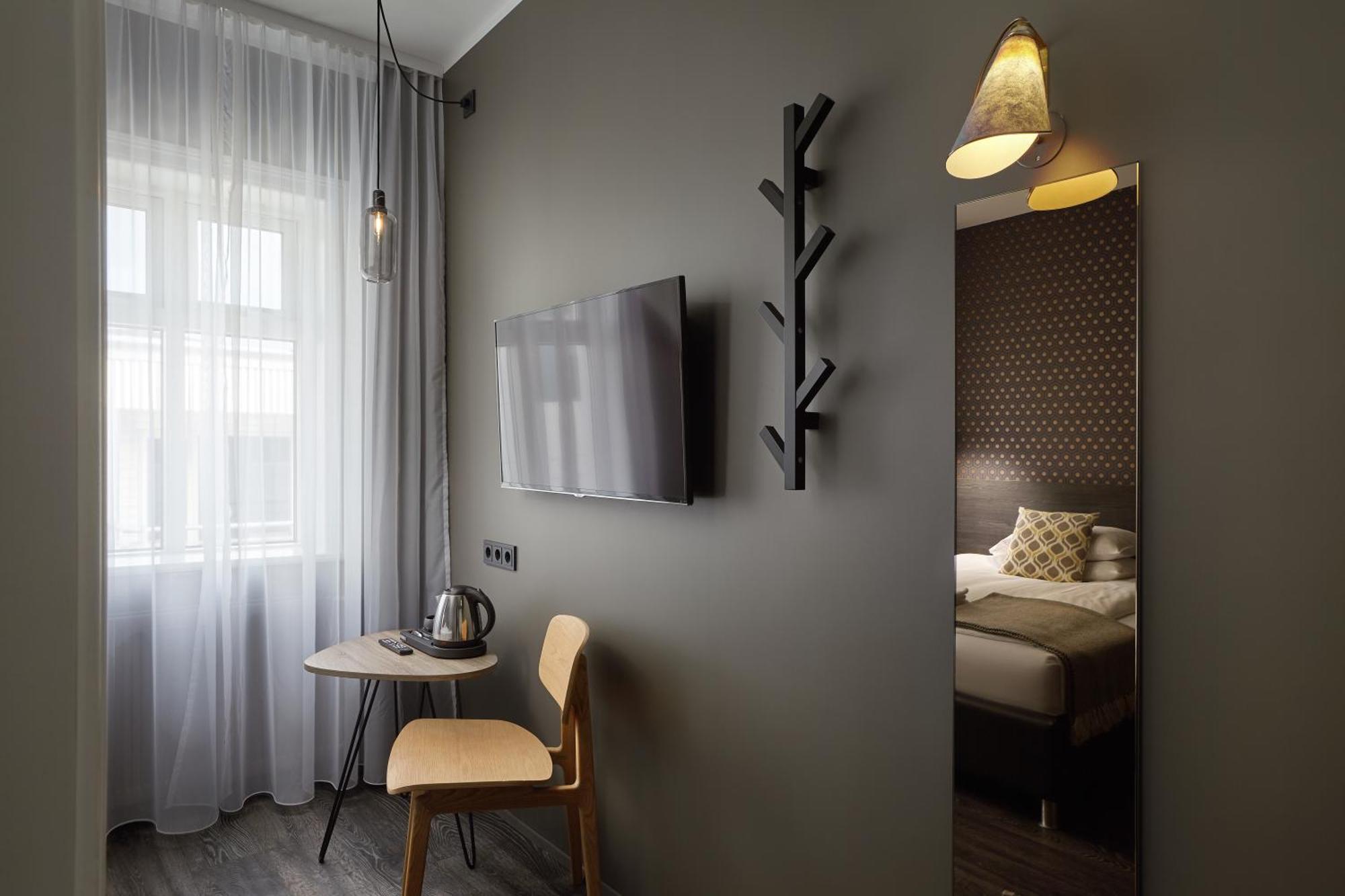 Habitación con cama grande