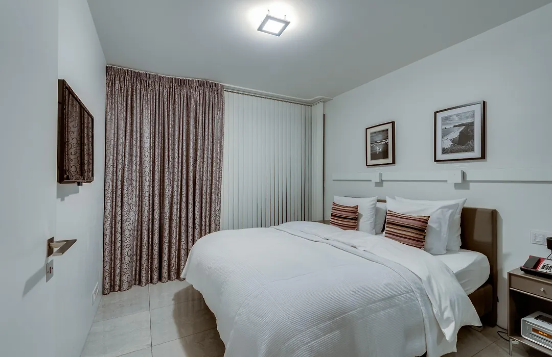 Black Pearl Apartment Hotel-1